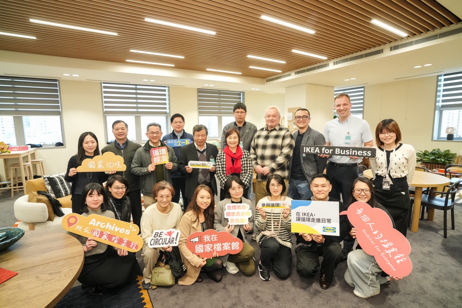 圖2 與會來賓於交誼廳大合照